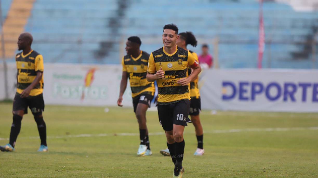 Sin embargo, previo al final del primer tiempo sancionaron penal a favor de los Aurinegros. Jhow Benavídez no perdonó desde el manchón penal y venció a Marlon Licona en el agregado.