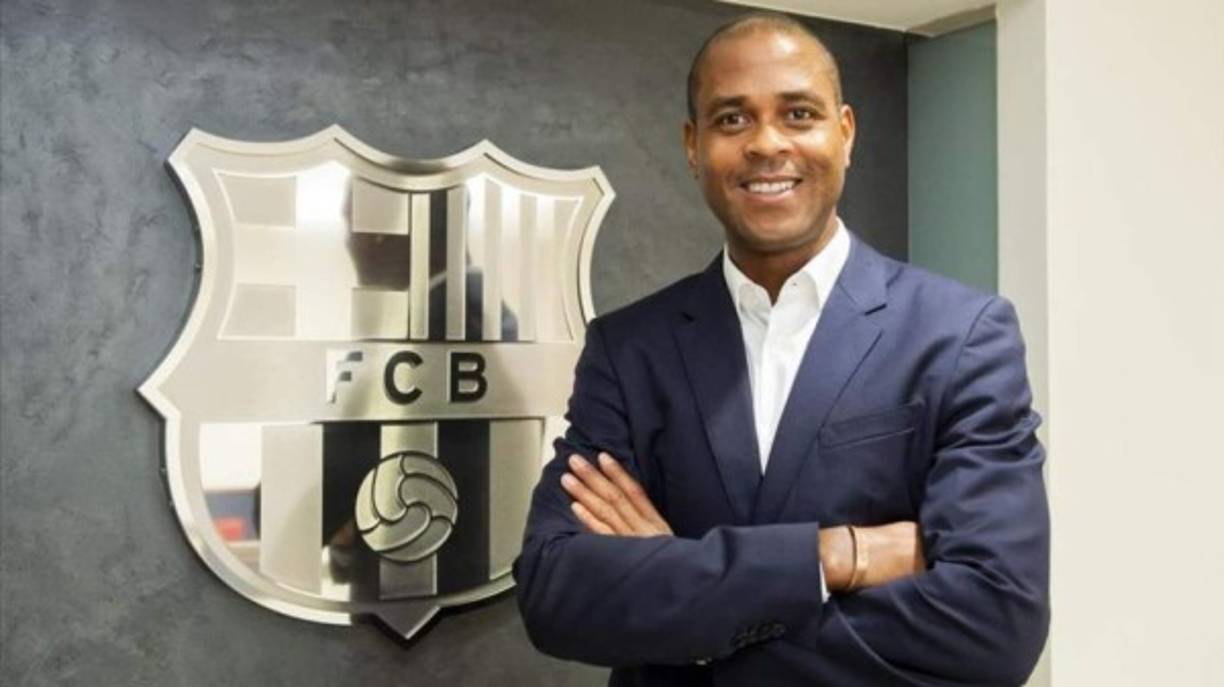Patrick Kluivert - El holandés surge como candidato para reemplazar a Quique Setién. Según Mundo Deportivo, el vestuario del Barça quiere a Kluivert. <br/><br/>El holandés se sacó el título de entrenador en 2009 y se ha formado bien. Los cracks culés valoran que ha sido un grande en el club (marcó 122 goles en 256 partidos). Actualmente es el director de las inferiores en el Barcelona.