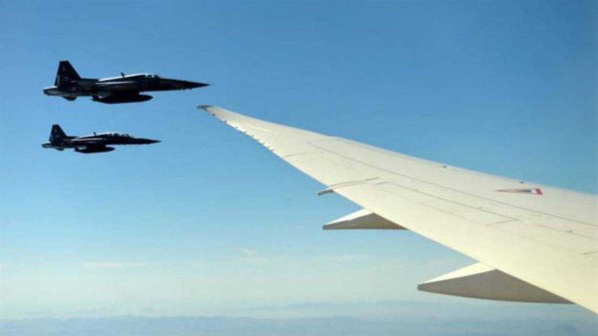 Desde su campaña, López Obrador le ofreció la aeronave con capacidad para unas 300 personas a Donald Trump. Luego, afirmó que lo vendería al mejor postor y tras su elección reiteró que no utilizará el avión presidencial, ni aviones privados.