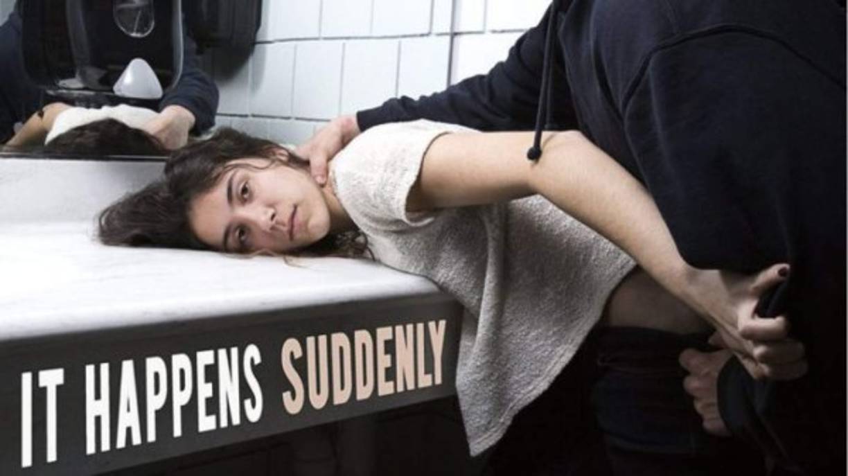 Esto pasa de repente, dice el eslogan de esta imagen artística que trata de ilustrar cómo puede ocurrir una violación.