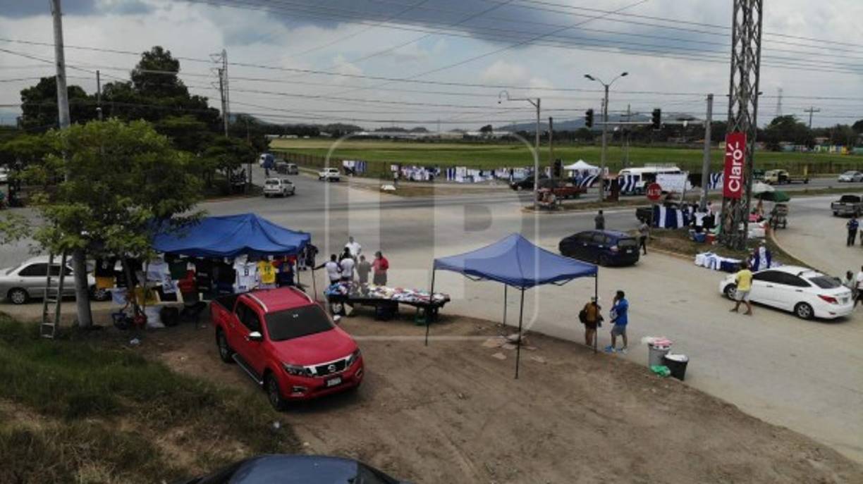Personas bajo la ingesta de bebidas alcohólicas tienen prohibido el ingreso al recnto deportivo.