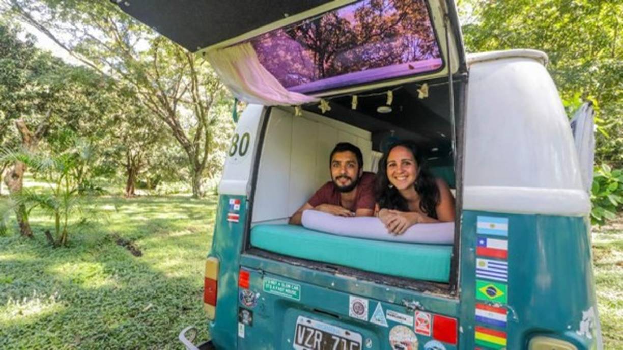 Se conocieron cuando ambos estudiaban física en la Universidad Autónoma de Madrid, España y su amor por el universo los unió.