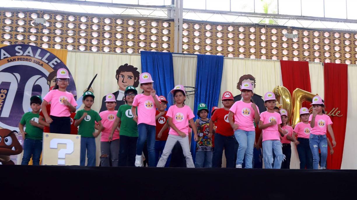 Alumnos de tercero - tres durante su participación.