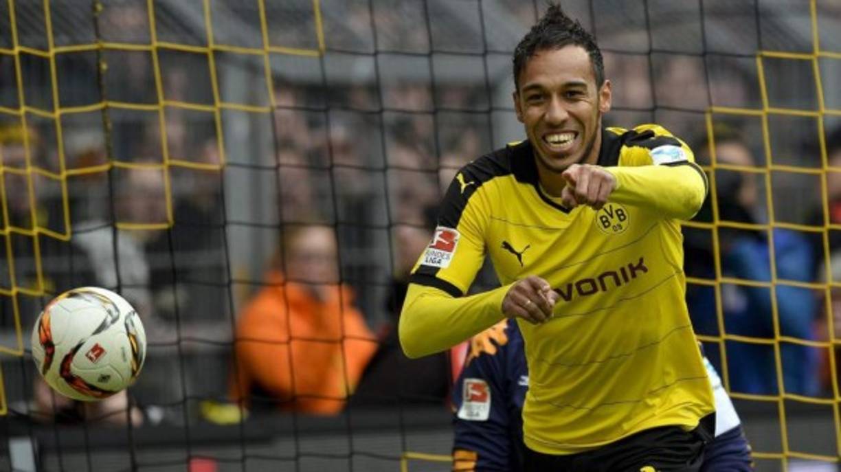 Aubameyang: El delantero interesa al Milan y en el cuadro rossonero con fichar al atacante del Dortmund. Cabe señalar que el joven en su momento jugó en las inferiores del club milanista.