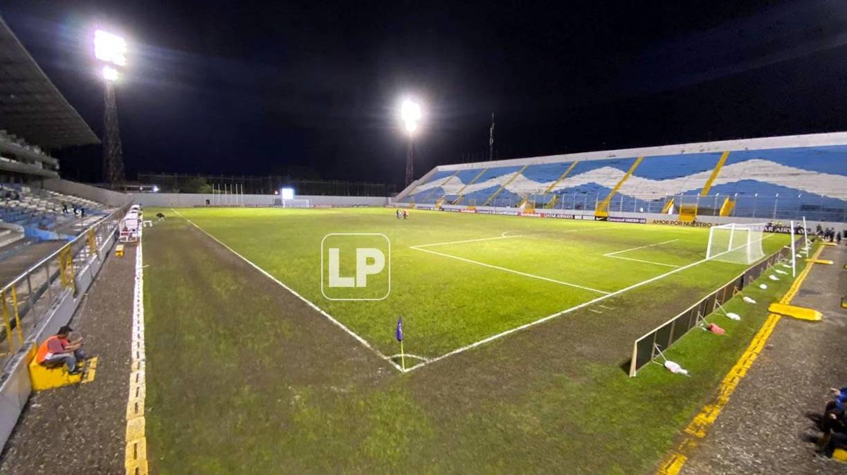 Así estaba la cancha del estadio Morazán anets del partido entre Honduras y Jamaica.