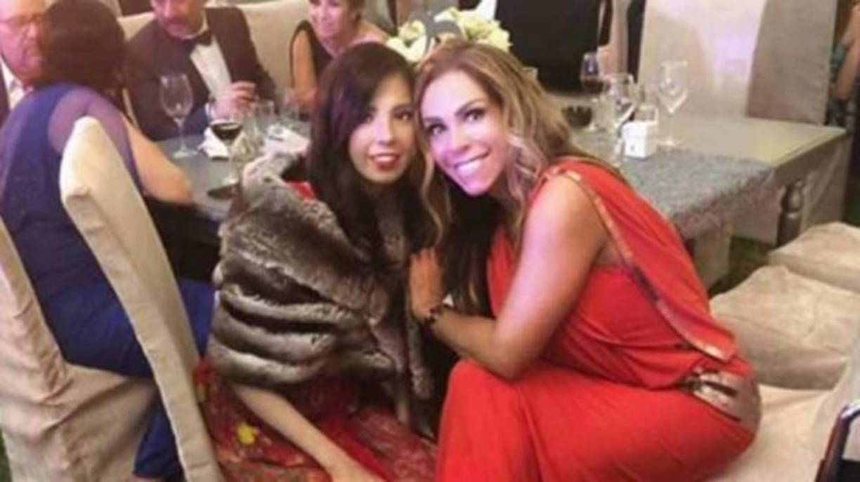 'Él, hasta el final estuvo con Dani, siempre apoyando, siempre al pie del cañón, siempre dándole ánimos, y nunca jamás en la vida Carlos Lara Galván se hizo cargo de Daniela, en su corazón y en su karma y en su energía quedará [...] lejos de ayudar, en verdad hizo mucho daño a la vida de Daniela', comentó Sánchez Azuara.