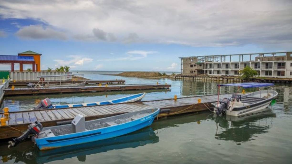 La terminal de cruceros es un punto de reunión para los pobladores que se sientan en las tardes a contemplar la belleza del puerto.
