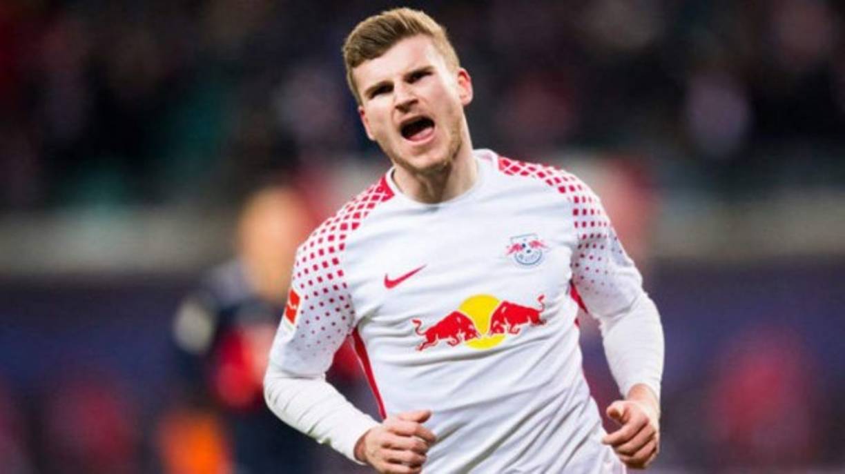Timo Werner es objeto de deseo de varios de los grandes clubes de Europa. Manchester United y Chelsea han mostrado un interés mayor en el futbolista. Pero, según 'Express', los de Old Trafford ofrecen al RB Leipzig ficharlo y dejarlo cedido en Alemania hasta final de temporada.