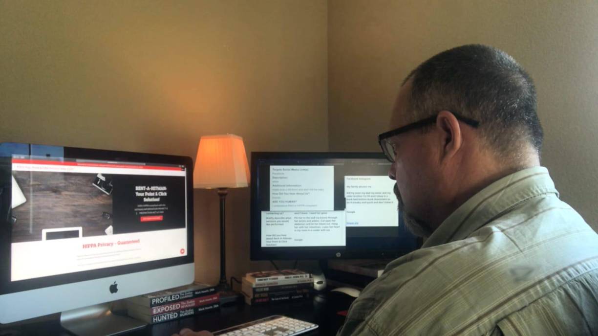 La madre fue arrestada y acusada de solicitar asesinato en primer grado, así como de uso ilegal de un dispositivo de comunicación. Permanece bajo custodia en la cárcel de Miami-Dade mientras enfrenta el proceso penal. Mientras tanto, el niño de 3 años ha quedado bajo la custodia de su familia.