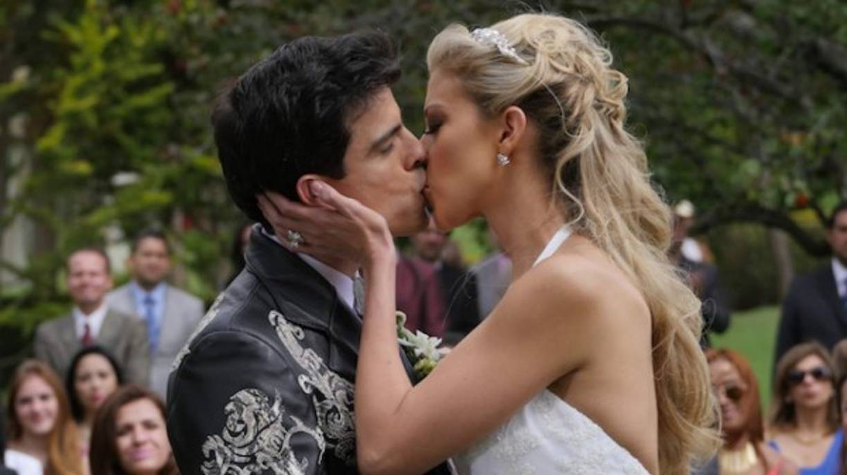 Mónica con esta boda desafía a Aurelio.