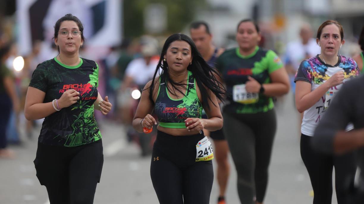 Al igual que la 2419, decenas de bellas mujeres se dieron cita al evento deportivo más emblemático de San Pedro Sula: la Maratón La Prensa. 