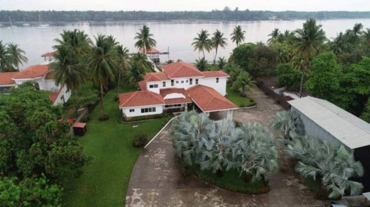 La Fiscalía General de la República incautó varias propiedades de familiares y personas de confianza del expresidente Mauricio Funes. Foto/ FGR