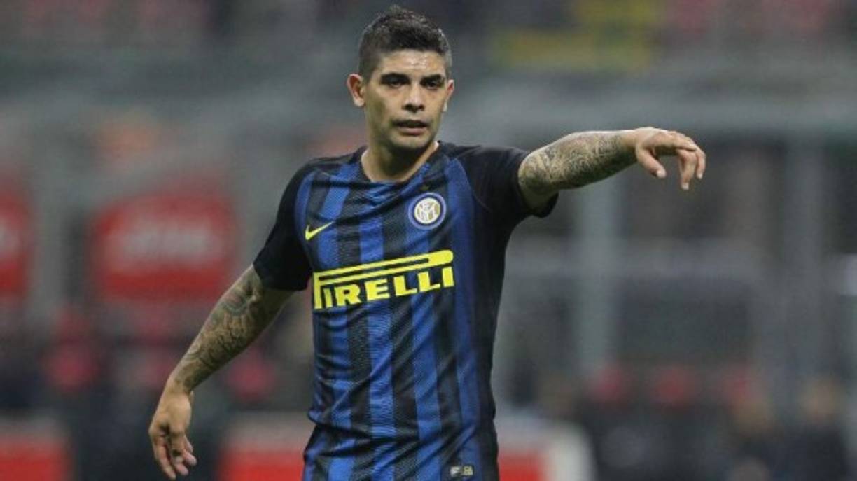 Ever Banega, primer fichaje del Sevilla para la próxima temporada. El club andaluz confirmó el acuerdo para que el argentino vuelve a la ciudad hispalense para jugar las próximas tres temporadas después de un traspaso de cerca de 9 millones de euros.