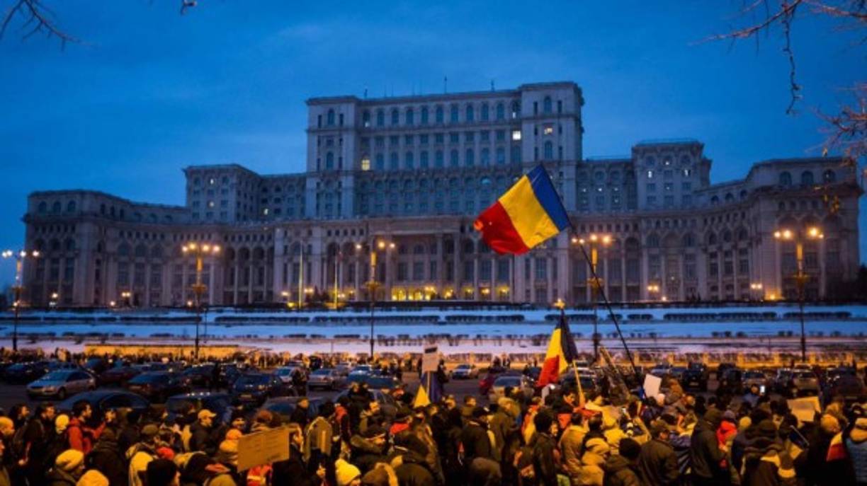 20. Rumania es uno de los países más baratos de Europa. Tiene un poder adquisitivo 45% más bajo que la Gran Manzana. Con una población de 21 millones de habitantes, se adhirió a la Unión Europea en 2007. En Bucarest se puede rentar un apartamento por 355 dólares al mes, mientras un viaje en taxi puede rondar hasta los 32 centavos.