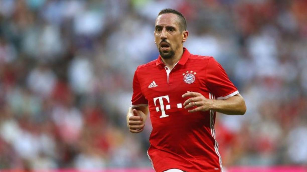 El futbolista del Bayern, Franck Ribéry, ha explicado al medio alemán 'Bild' su intención de retirarse en el club bávaro. El francés finaliza contrato en 2018 pero no descarta una futura renovación. 'Creo que podría jugar dos o tres años más. Siento que mi cuerpo está muy bien. Sólo pienso en el Bayern, no me planteo ir a otra parte, esta es mi casa.'.