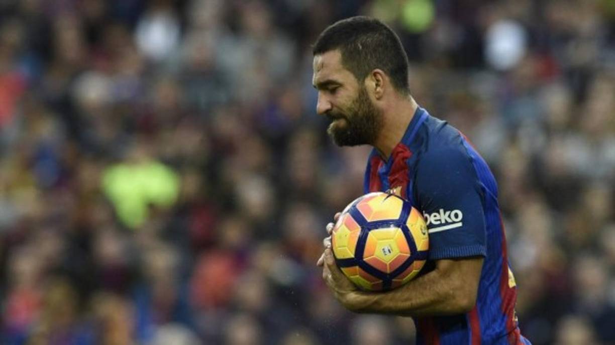 Arda Turan, el turco sería otro de los que no seguirá en el Barcelona. En los azulgranas piden 30 millones de euros por sus servicios.