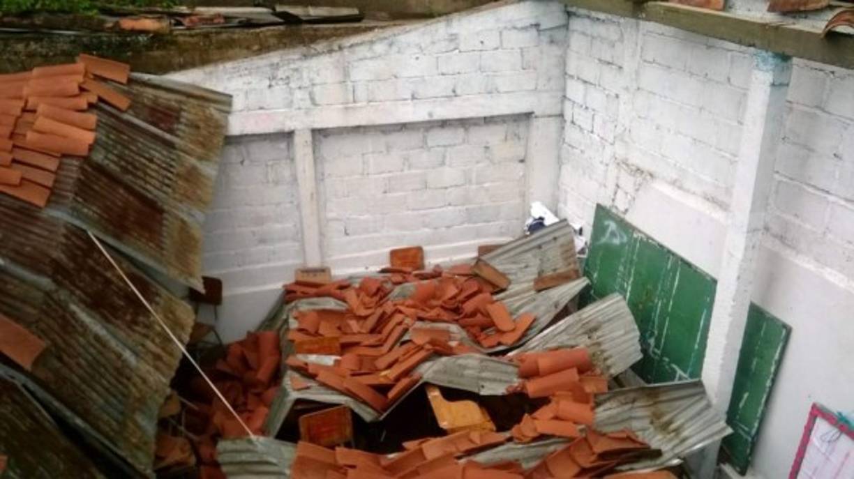 Techo colapsado Instituto Leovigildo Pineda Catacamas