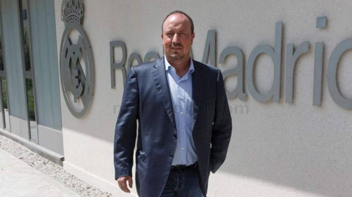 Rafa Benítez: ¿No es extraño que el técnico no haya hecho declaraciones negativas sobre el Real Madrid después de su falta de entendimiento con el vestuario? La respuesta la encontramos en una clausula de su contrato: no puede criticar nada del Real Madrid hasta haber finalizado la temporada en la que fuera cesado.