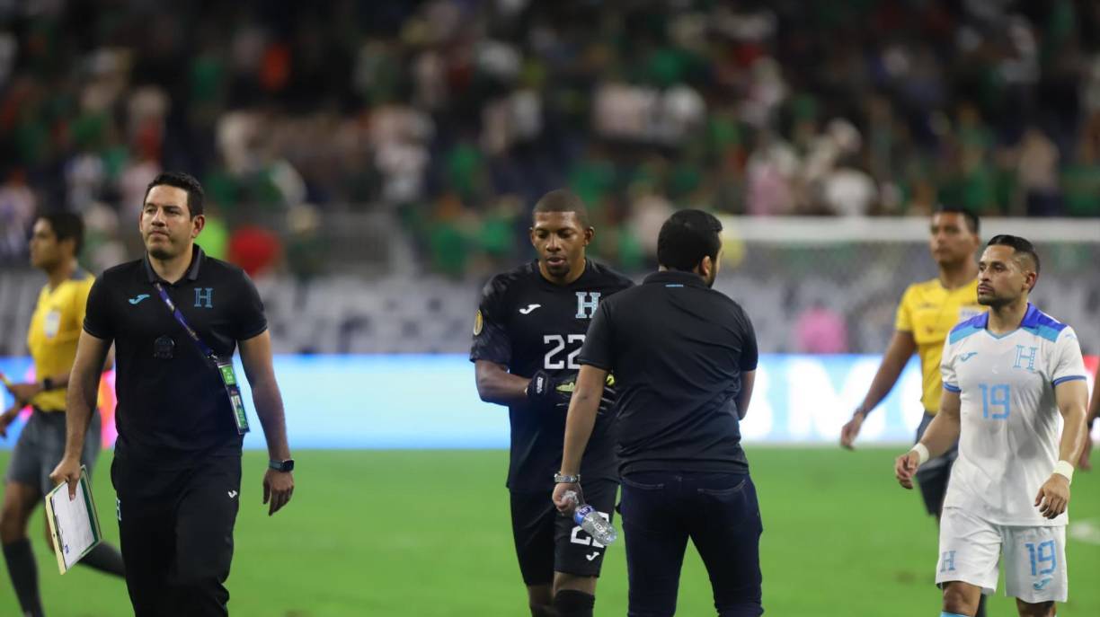 Buba López en el momento que se marchaba del terreno de las acciones.