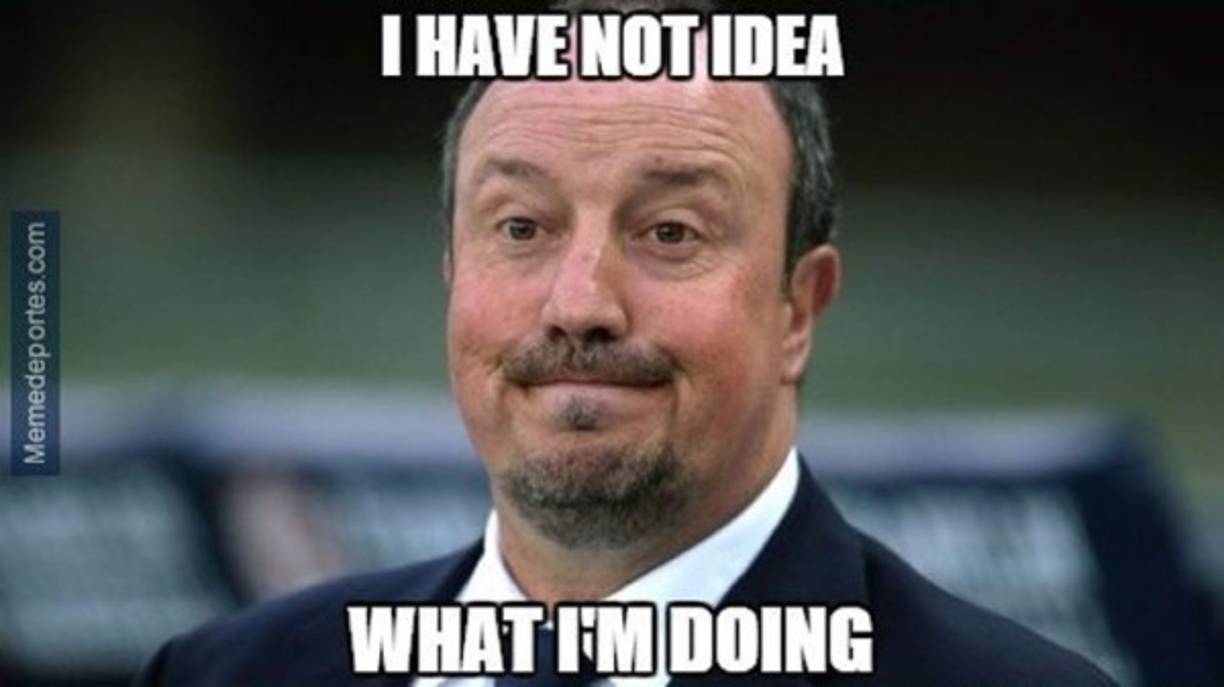 Rafa Benítez en el banquillo del Real Madrid.