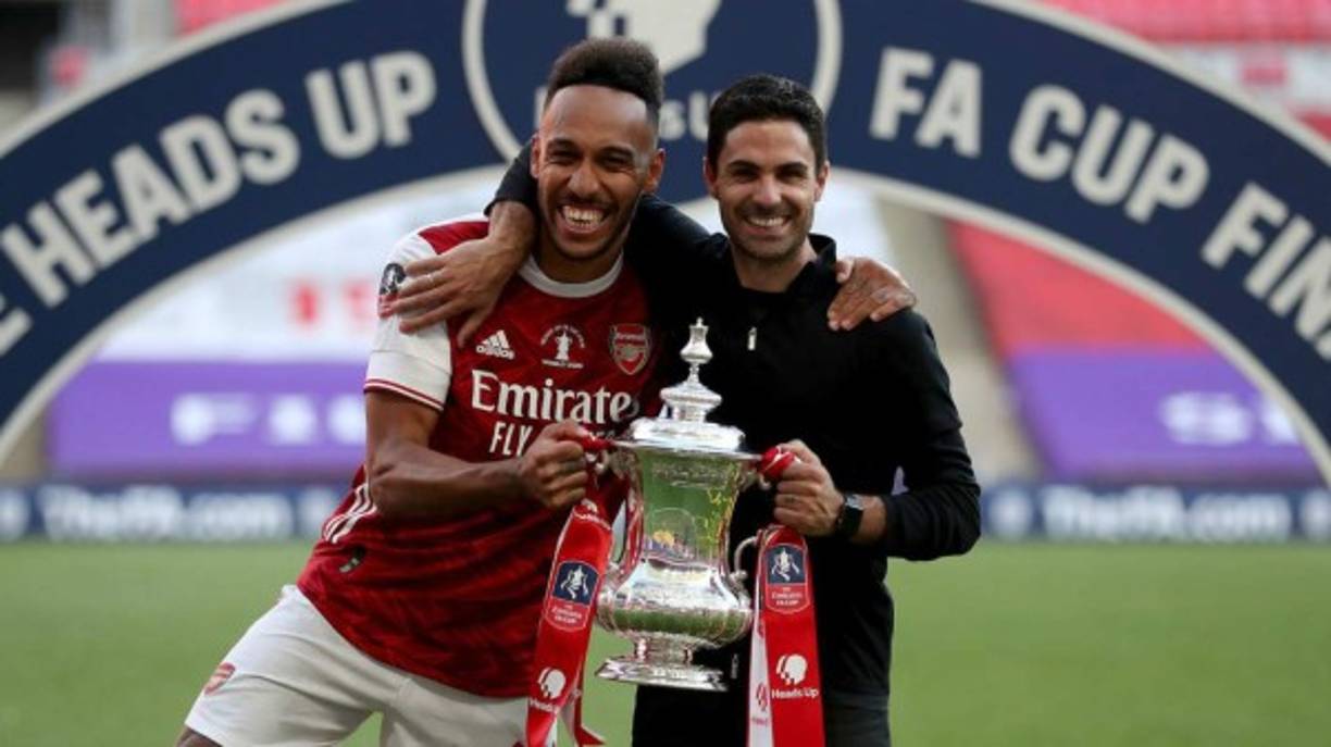 El contrato de Pierre Emerick Aubameyang con el Arsenal finaliza en junio de 2021, y en el club de Londres quieren resolver rápido el tema de la renovación. 'Soy optimista. Estamos en conversaciones con él y con su agente. Confío en que lleguemos a un acuerdo pronto', afirmó el entrenador gunner, Mikel Arteta.