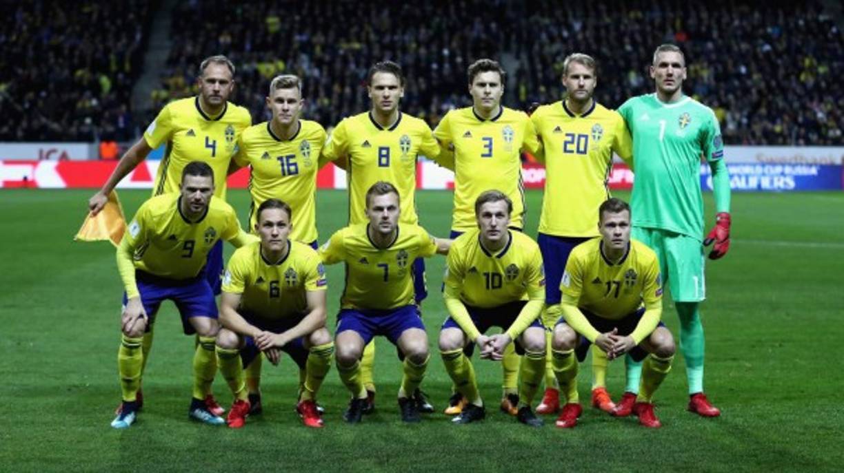 Suecia: 'Oro Azul' - Conocidos como Blågult (azules y amarillos), Das team (El equipo) o Wunderteam (El equipo maravilla). Su organización está a cargo de la Asociación Sueca de Fútbol, perteneciente a la UEFA y a la FIFA.