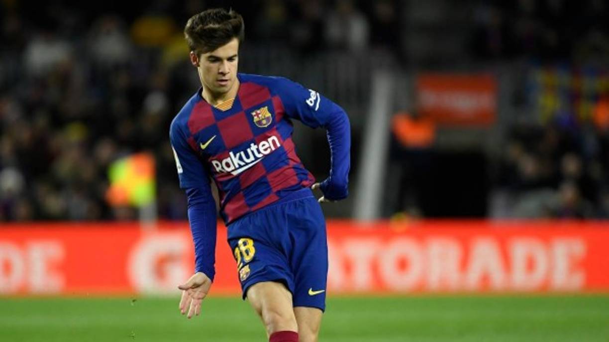 Hace unos días Ronald Koeman reveló que le había comunicado Riqui Puig que debe salir cedido ya que no tendrán minutos. Pero el canterano se presentó en las oficinas del Barcelona para decirle al club que no quiere marcharse cedido y que luchará por dar la vuelta a la situación y obtener minutos en el primer equipo.