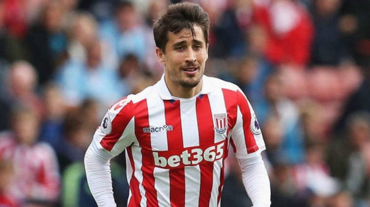 Según The Sun On Sunday, El Oporto y el Benfica están sondeando el fichaje del atacante del Stoke City Bojan Krkic.