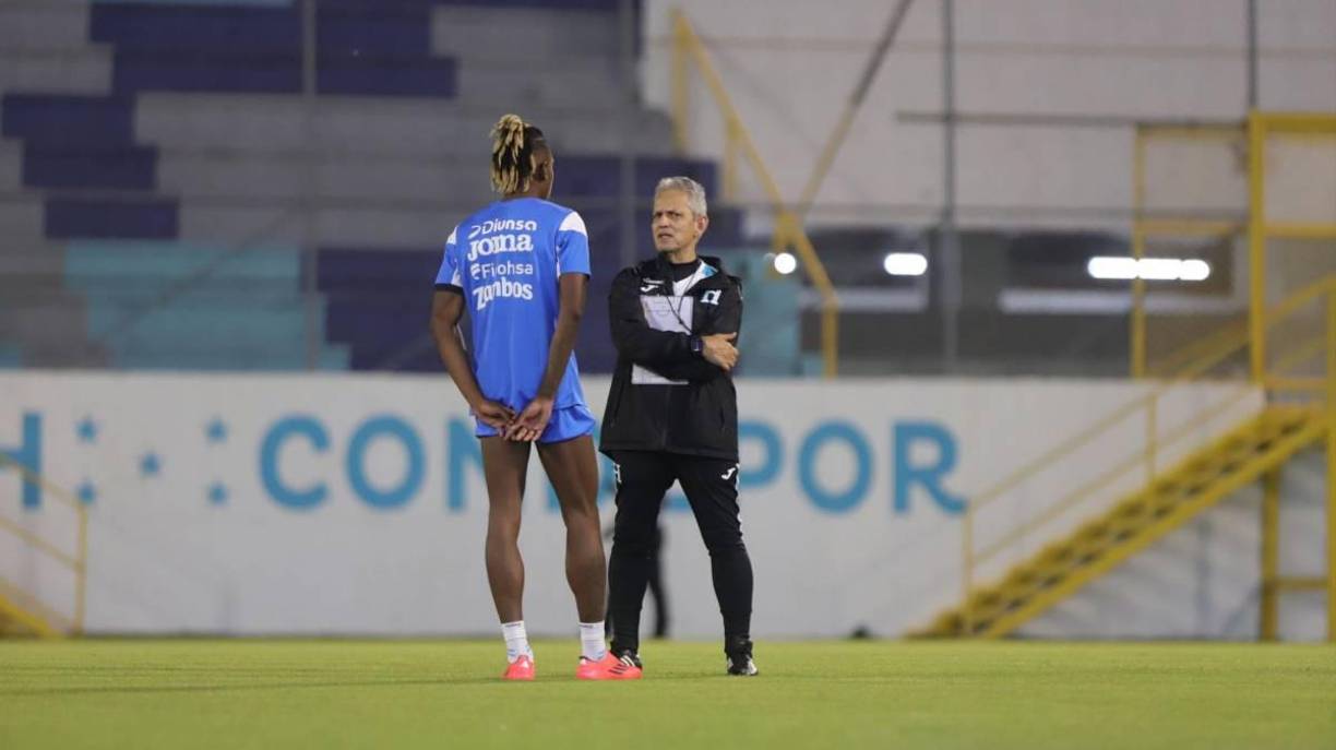 Alenis Vargas, futbolista del Sporting Kansas City, habló por varios minutos con Reinaldo Rueda. El DT lo está considerando para el juego ante México.