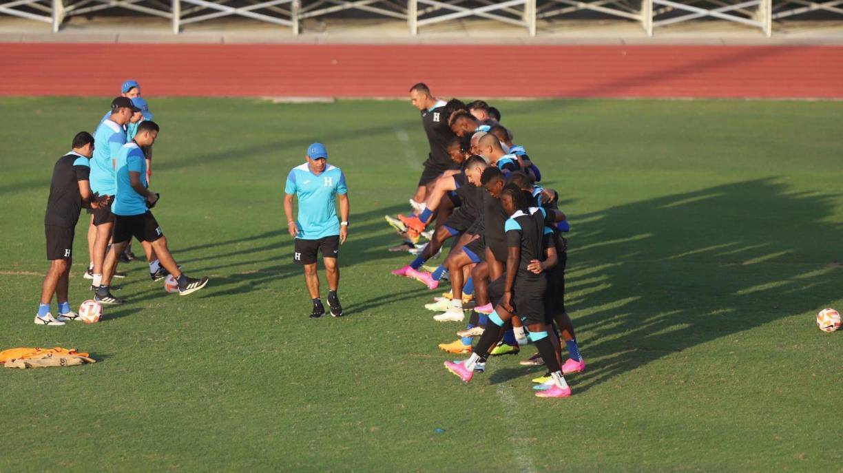 Ahí el timonel de la “H” afinó su once titular y su táctica para intentar la hombrada de vencer a México, que llega alicaído luego de una pésima Nations League donde los Estados Unidos los humillaron en semis con un 3-0 penoso.