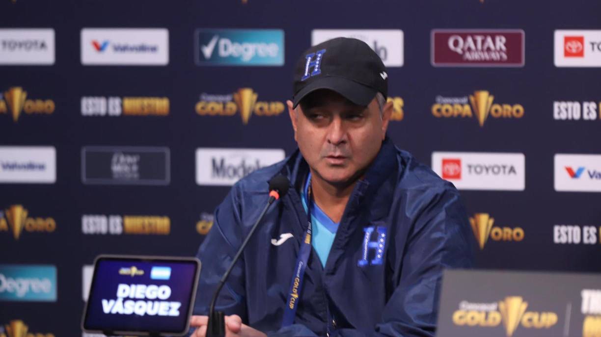 Por lo tanto Diego Vázquez tendrá que encarar el tercer y último juego de la fase de grupos contra Haití en Charlotte con las bajas de Alberth Elis por lesión y la de Rubilio Castillo por expulsión. Si el estratega hondureño desea podría llamar estos jugadores para suplir la baja Elis.