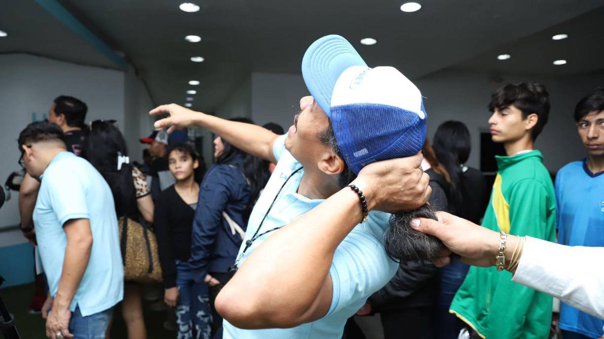 Rambo de León siempre con el protagonismo. Así lo capturó las cámaras de Diario LA PRENSA tras bambalinas 