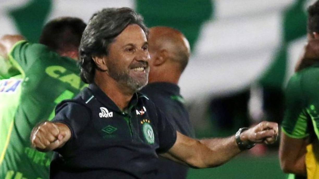 Caio Junior, director técnico del Chapecoense, es otra de las víctimas. Su hijo lo acompañaría, pero a último momento canceló su viaje.
