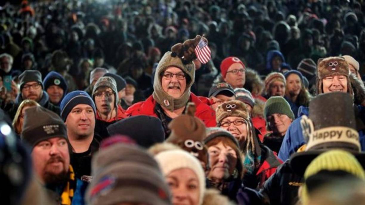 Los visitantes llegan de todo Estados Unidos y en algunos casos, hasta de otros países con la idea de formar parte de la centenaria tradición.