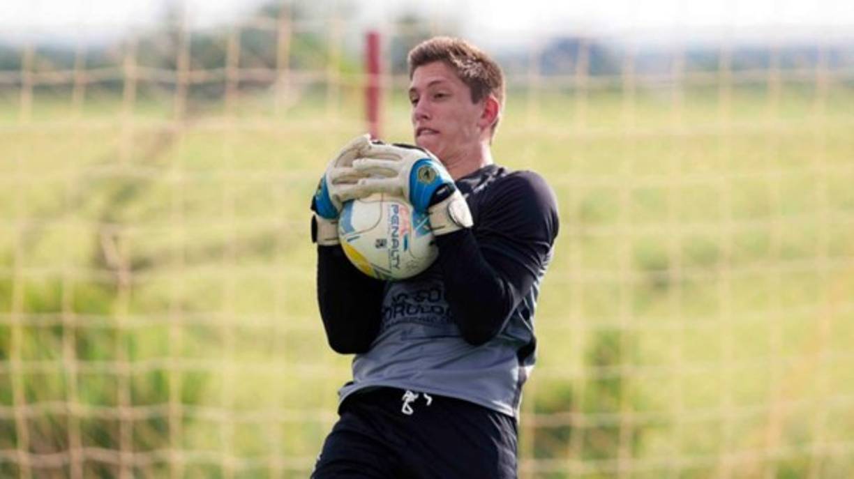 El arquero suplente Jackson Follmann es uno de los sobrevivientes de las 81 personas que viajaban en el avión.