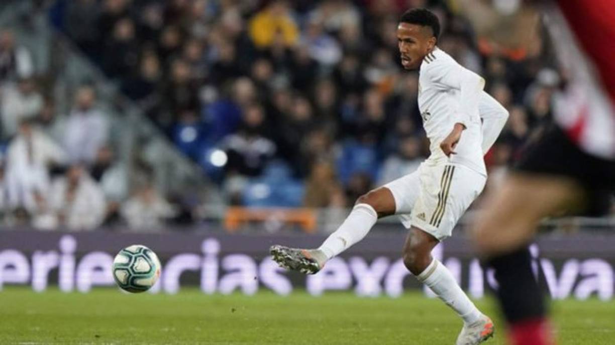 Éder Militao: El defensor brasileño no ha cumplido con las expectativas en el Real Madrid y el cuadro blanco buscará su salida para la próxima campaña.