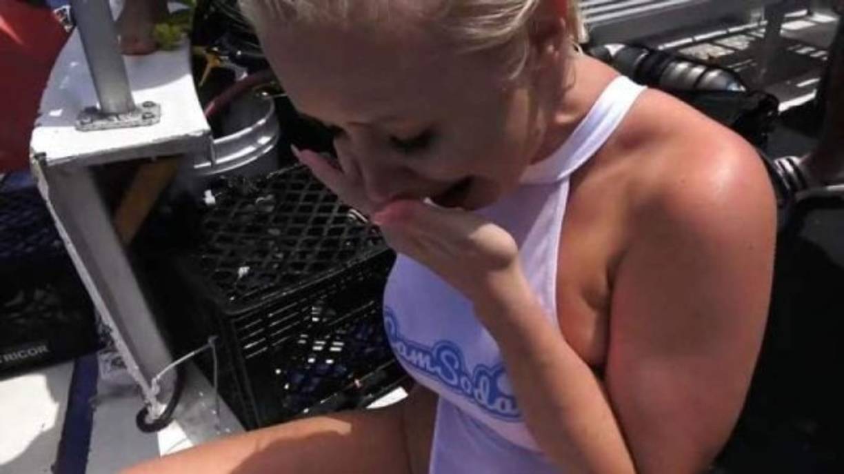 Molly salió a la superficie llorando y aterrada, sin que el resto de la tripulación y del staff de Camsoda supiera qué había sucedido.