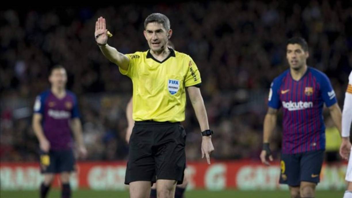 Regla 5: Oficiales del equipo (los que ocupan la banca).<br/><br/>-Un miembro de un equipo, culpable de mala conducta, recibirá una amonestación con Tarjeta Amarilla (TA) o Tarjeta Roja (TR) como expulsión; si el infractor no puede ser identificado, será el primer entrenador del equipo o quien esté en el área técnica en ese momento, quien recibirá la tarjeta amarilla o roja.