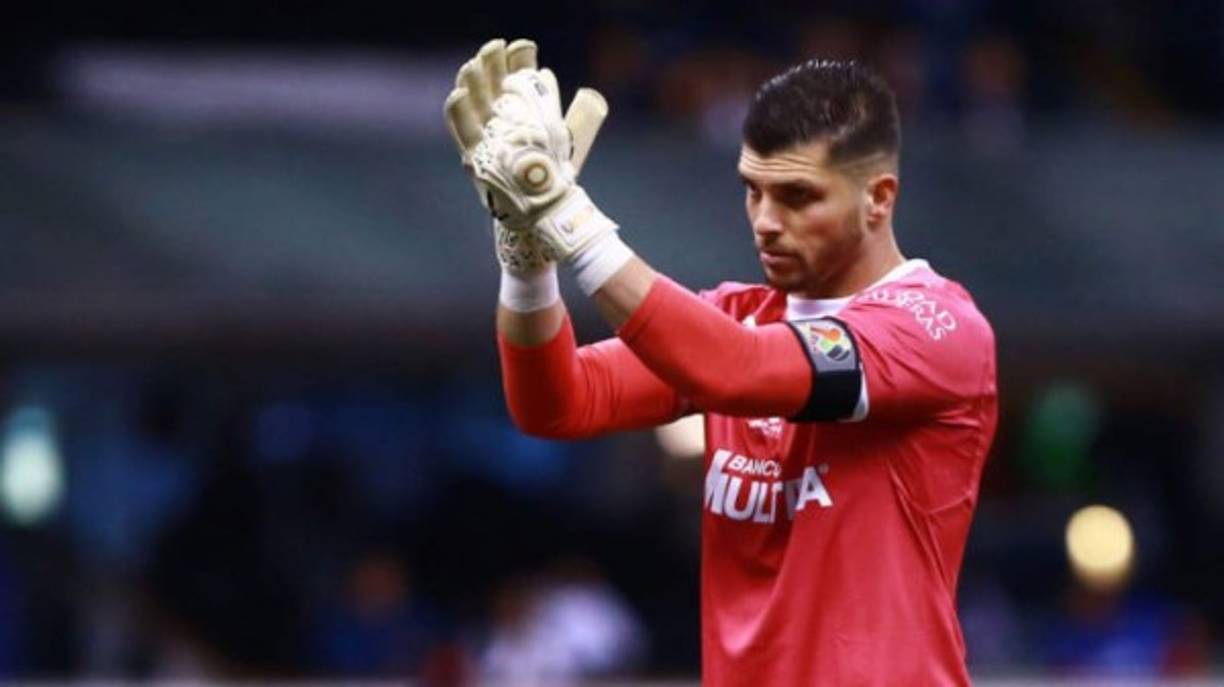 Los Gallos de Querétaro anunciaron a través de un comunicado la salida del portero brasileño Tiago Volpi, quien jugará la siguiente temporada en el Sao Paulo. Pese a que Volpi saldrá del fútbol mexicano, su carta le seguirá perteneciendo a los Gallos, pues en el mismo documento anunciaron su renovación hasta el año 2022.