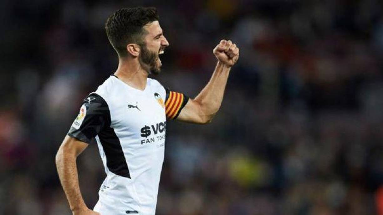 Jose Luis Gayà: Lateral por la banda izquierda del Valencia que aparece en la lista de los jugadores que Xavi desea en el Barcelona.