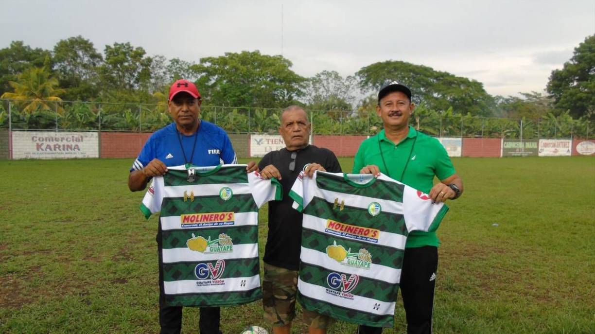 Junto a él en el banquillo, estará el entrenador hondureño David Fúnez. El experimentado técnico no dejó solo al nacido en Santa Bárbara.