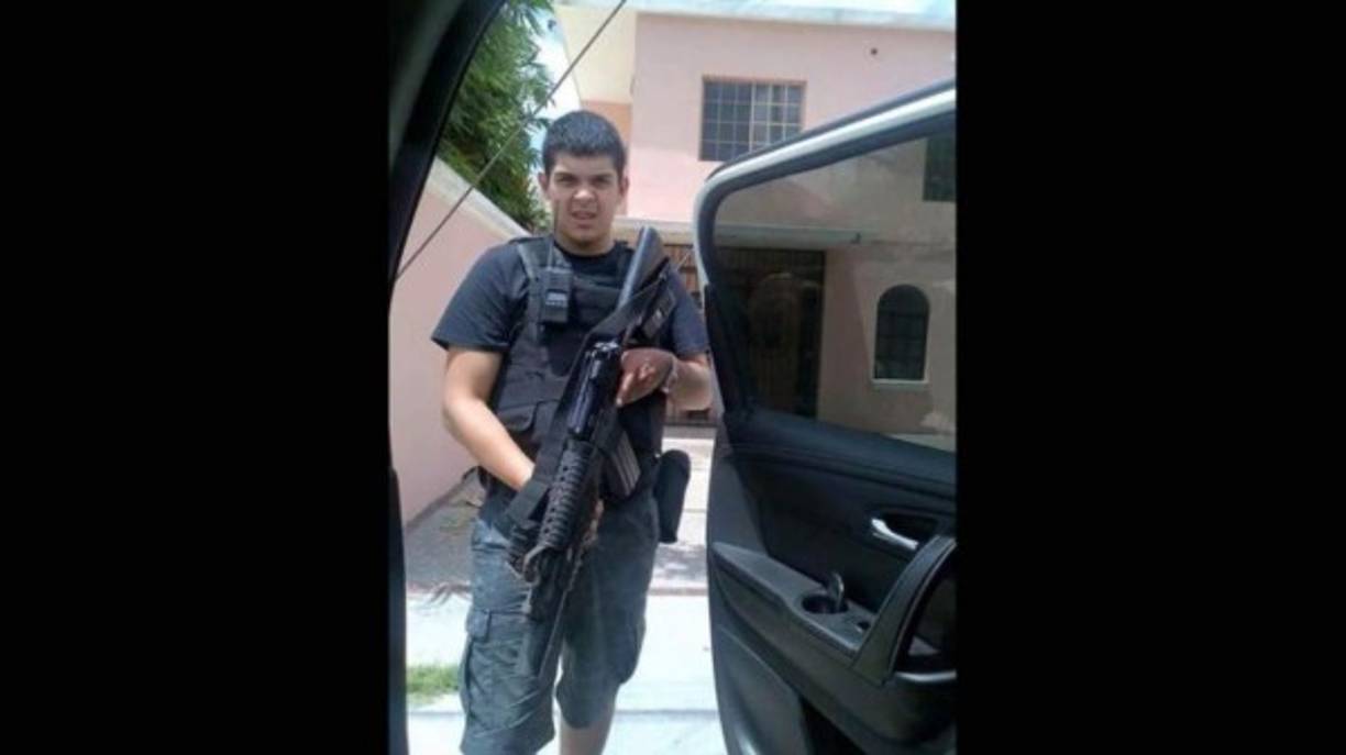 La mayoría de los individuos que aparecen en las fotografías parecen muy jóvenes, incluso menores de edad.