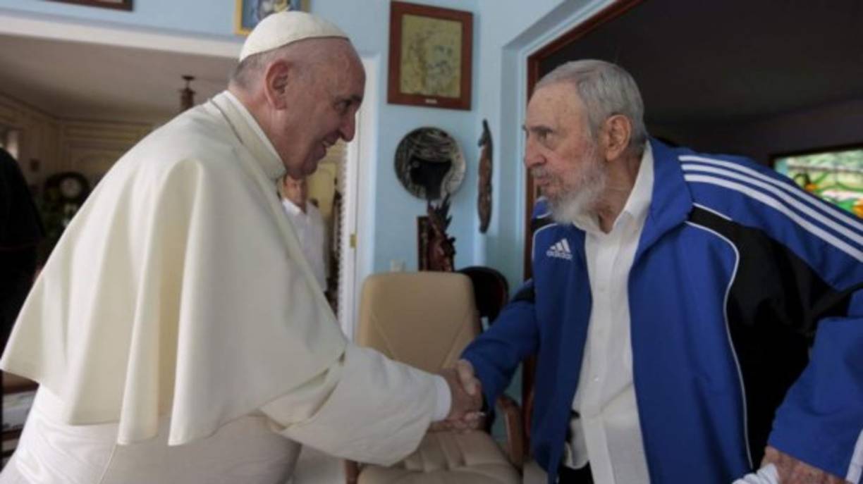 El papa Francisco junto a Fidel Castro.