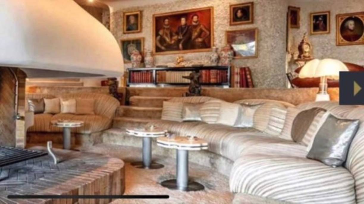 Según Carbajal, el lujoso inmueble fue construida en el corazón de un magnífico parque de más de 400 metros cuadrados.<br/>