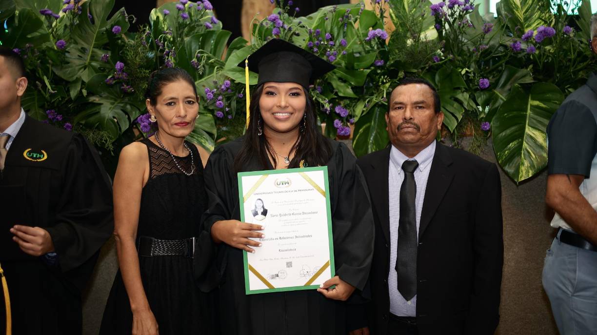 Leticia Baquedano, Noris García y Adán García