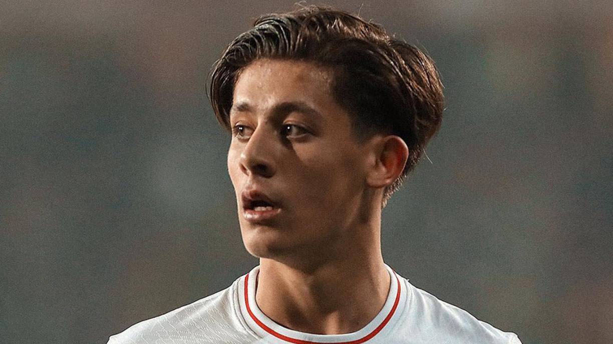 El Fernerbahce y el Barcelona llegaron a un acuerdo por Arda. Güler también dio su OK a fichar por el Barça, pero le transmitió al ejecutivo azulgrana su deseo de salir este mismo verano del Fenerbahçe.