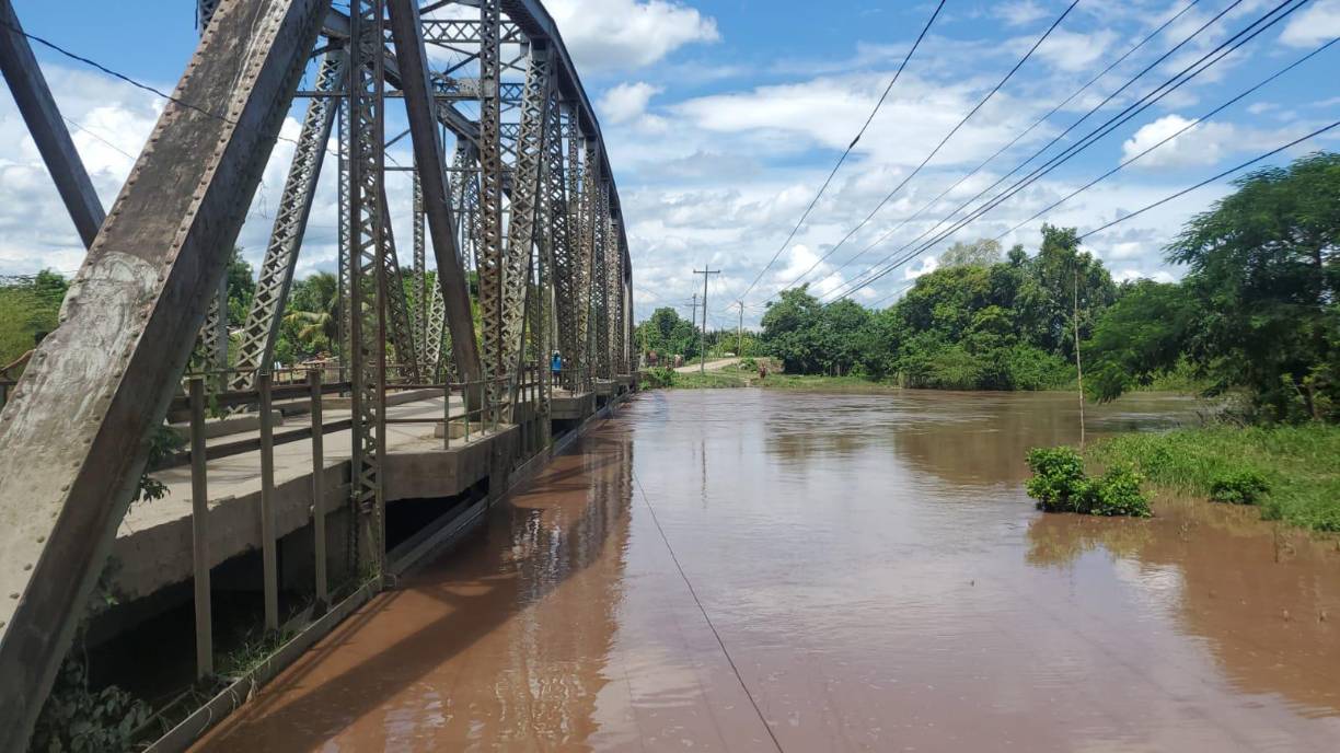 Dejan sus casas sin saber cuándo regresarán: tristes evacuaciones en el valle de Sula (FOTOS)
