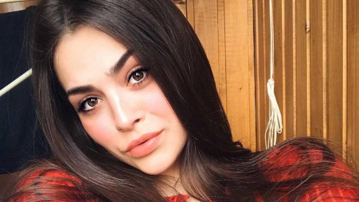 Una joven embarazada, de 21 años, falleció en un extraño accidente mientras acudía a una entrevista de trabajo en una fábrica de Bielorrusia, reportaron medios británicos.