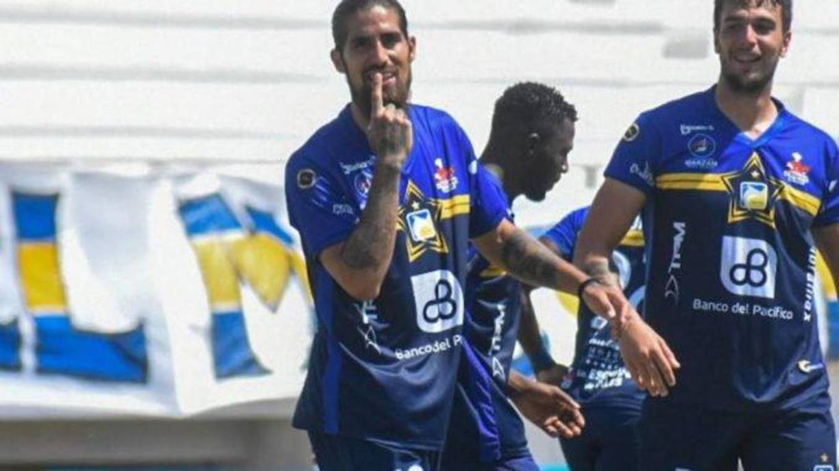 Por su parte, una fuente comentó a Infobae: “La obligaba a mostrarle a él quién estaba en su casa, si se movía tenía que filmar todo. Eso todo el tiempo”.