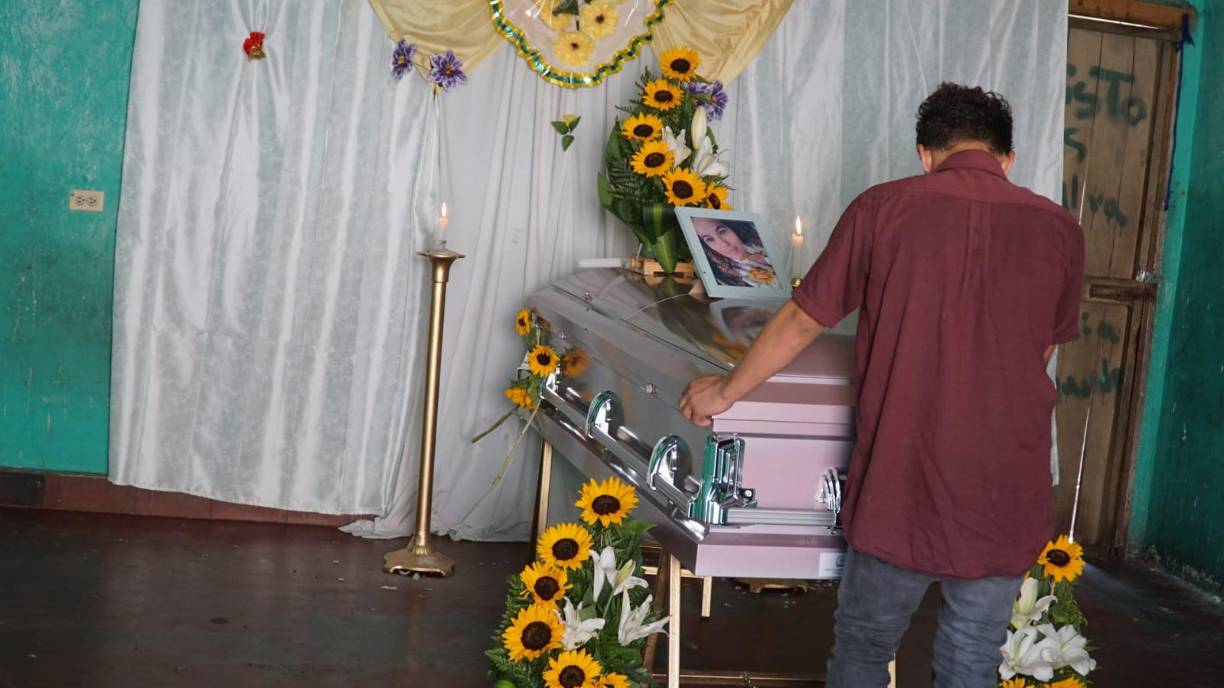 Obdulia dejó a sus hijas mayores, de 11 y 7 años en el barrio Sunseri de la ciudad de San Pedro Sula y se llevó al niño que en ese entonces tenía 2 años.